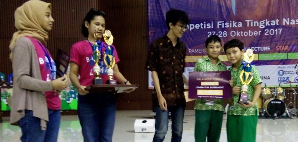 Dua Siswa SDIT Nurul Fikri Juara di Fun Experiment UI 2017